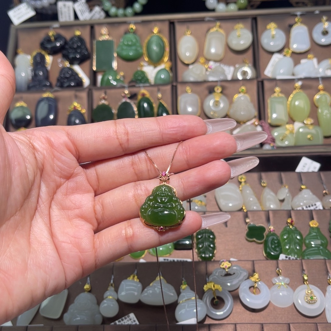 和田玉18K金镶嵌吊坠(赠链)