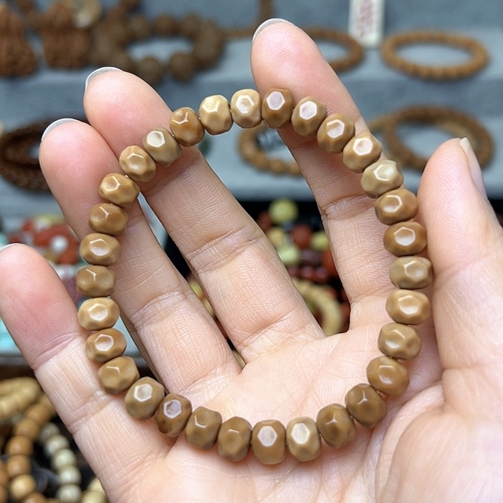 菩提根/象牙果吊坠7.6m m龙脊菩提老料无相