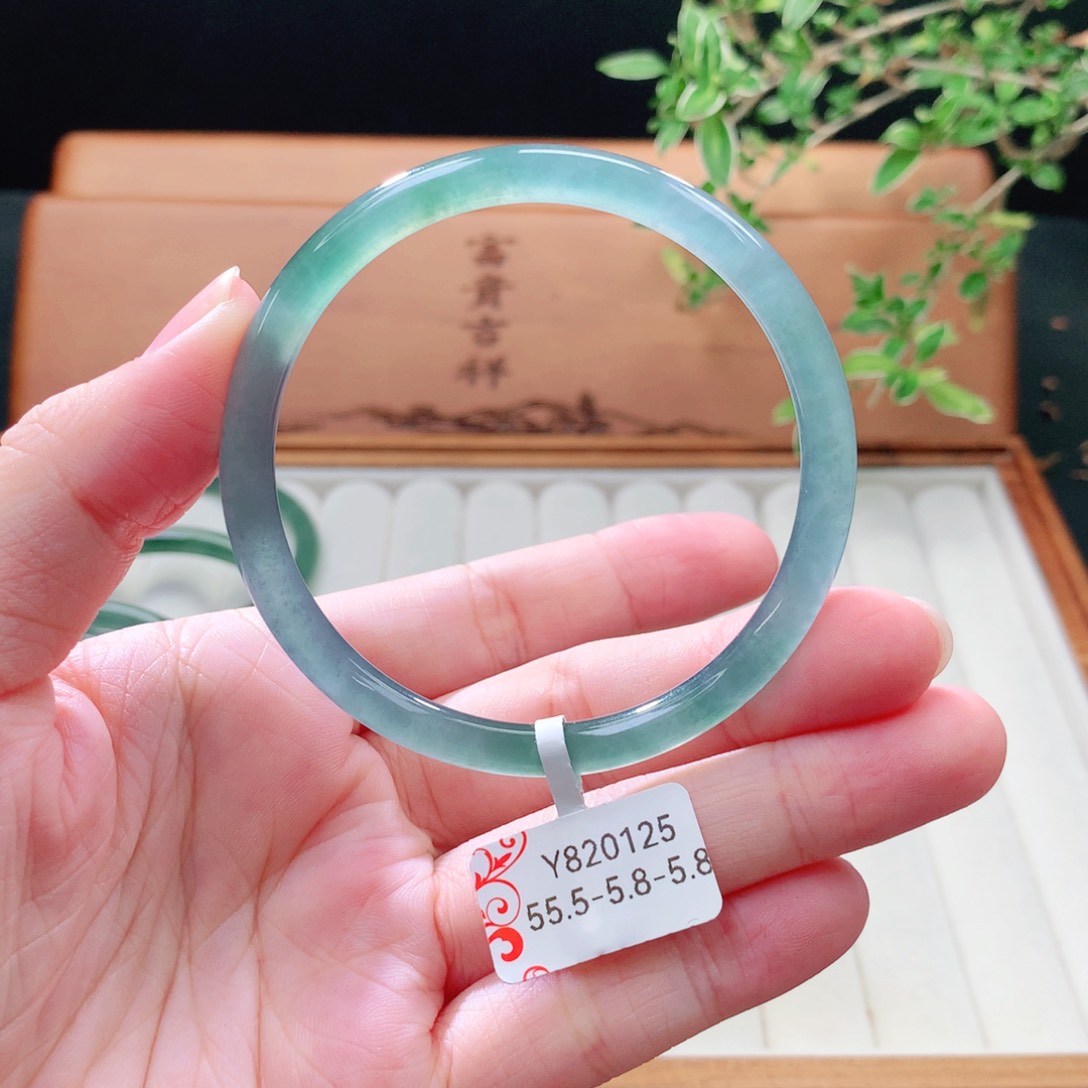 未镶嵌手镯（圆镯）翡翠
