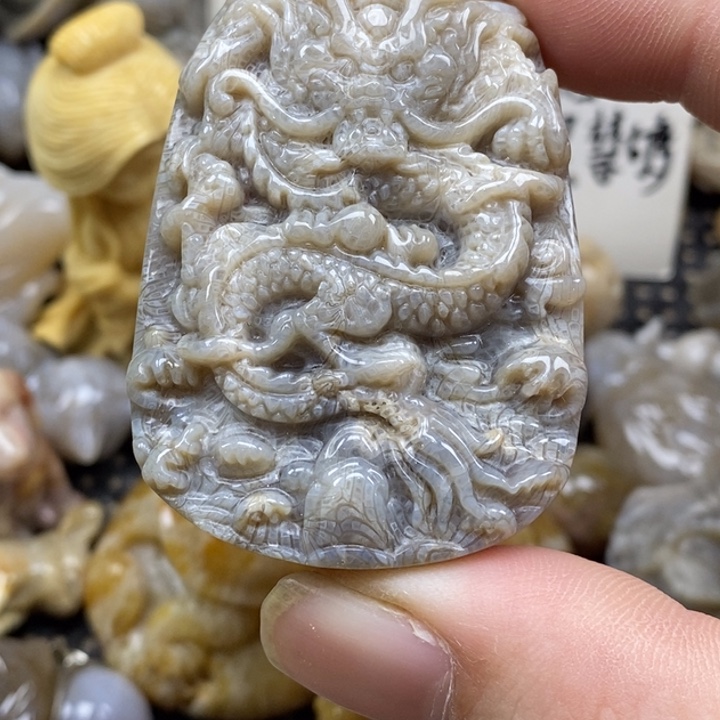 硅化珊瑚（珊瑚玉）未镶嵌颈饰