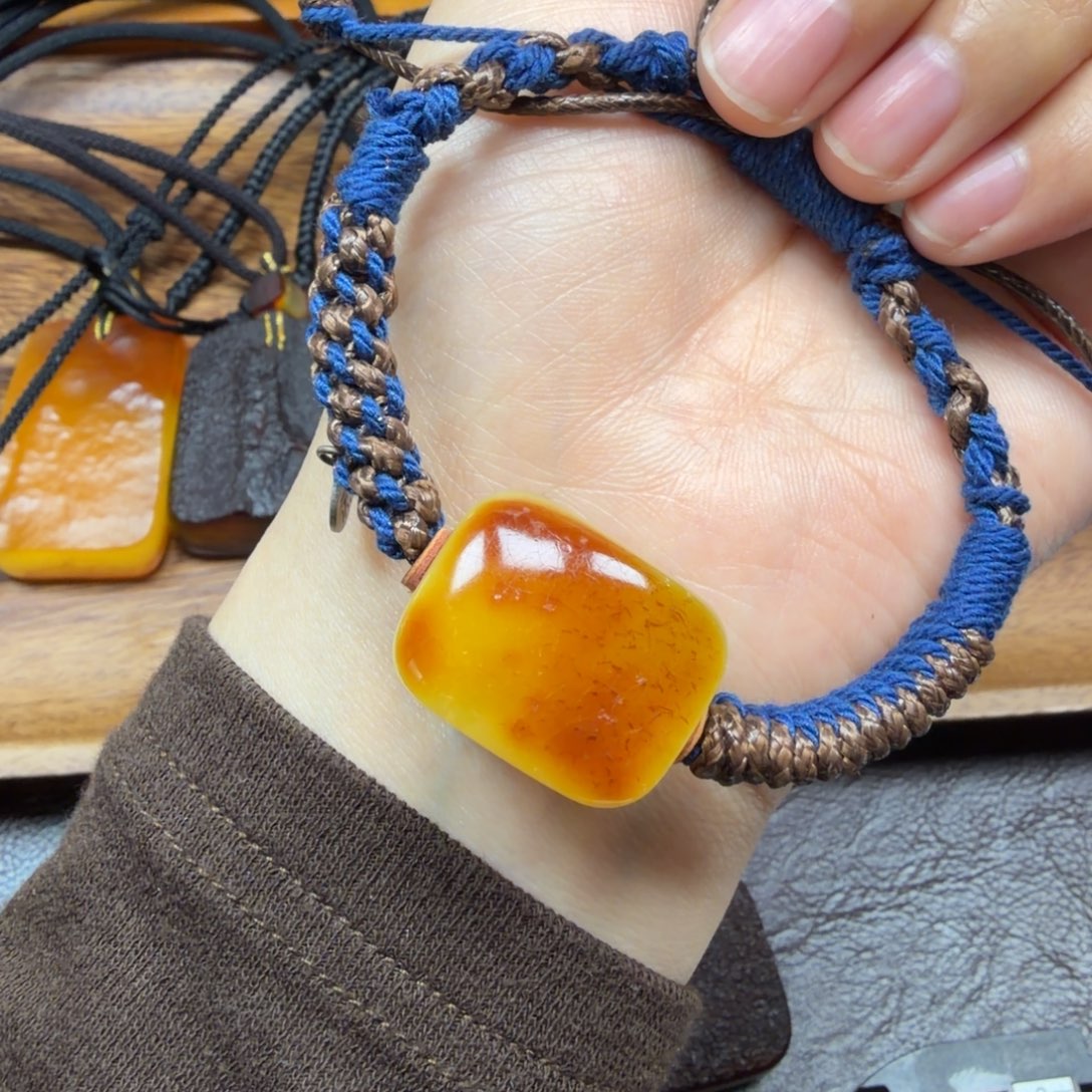 琥珀未镶嵌吊坠(赠链)