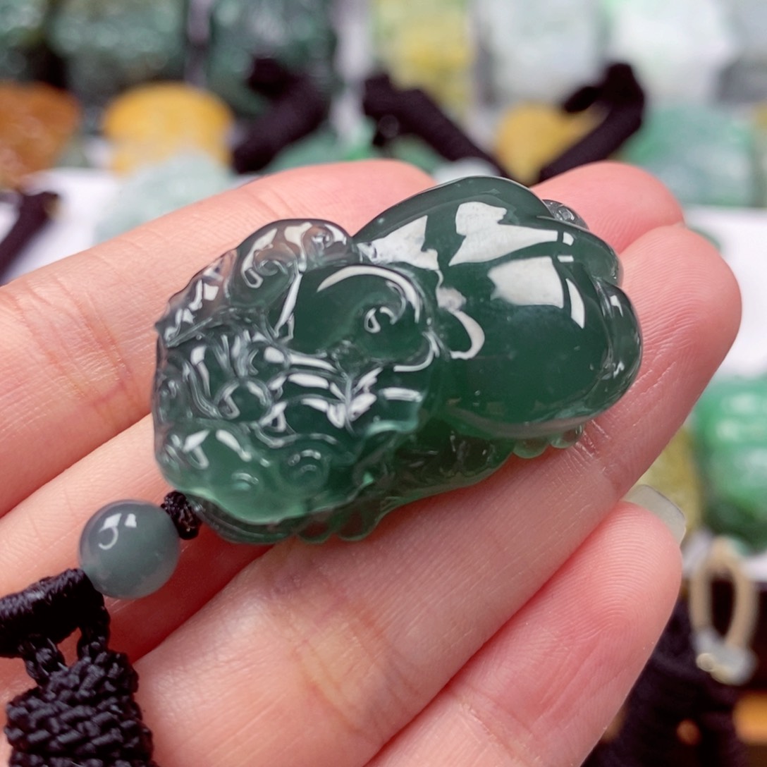 翡翠颈饰未镶嵌翡翠