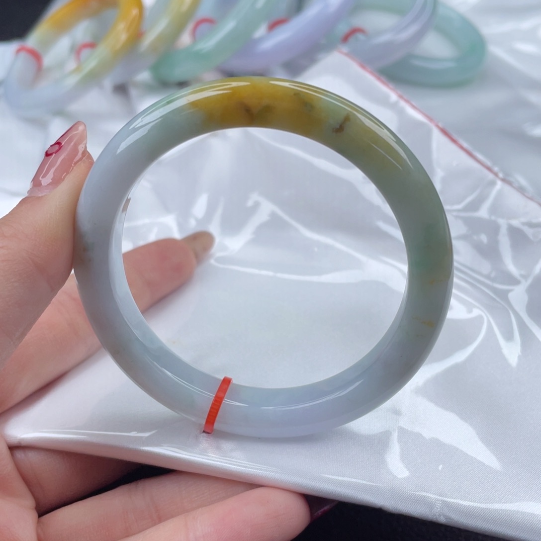 翡翠手镯未镶嵌55圈口