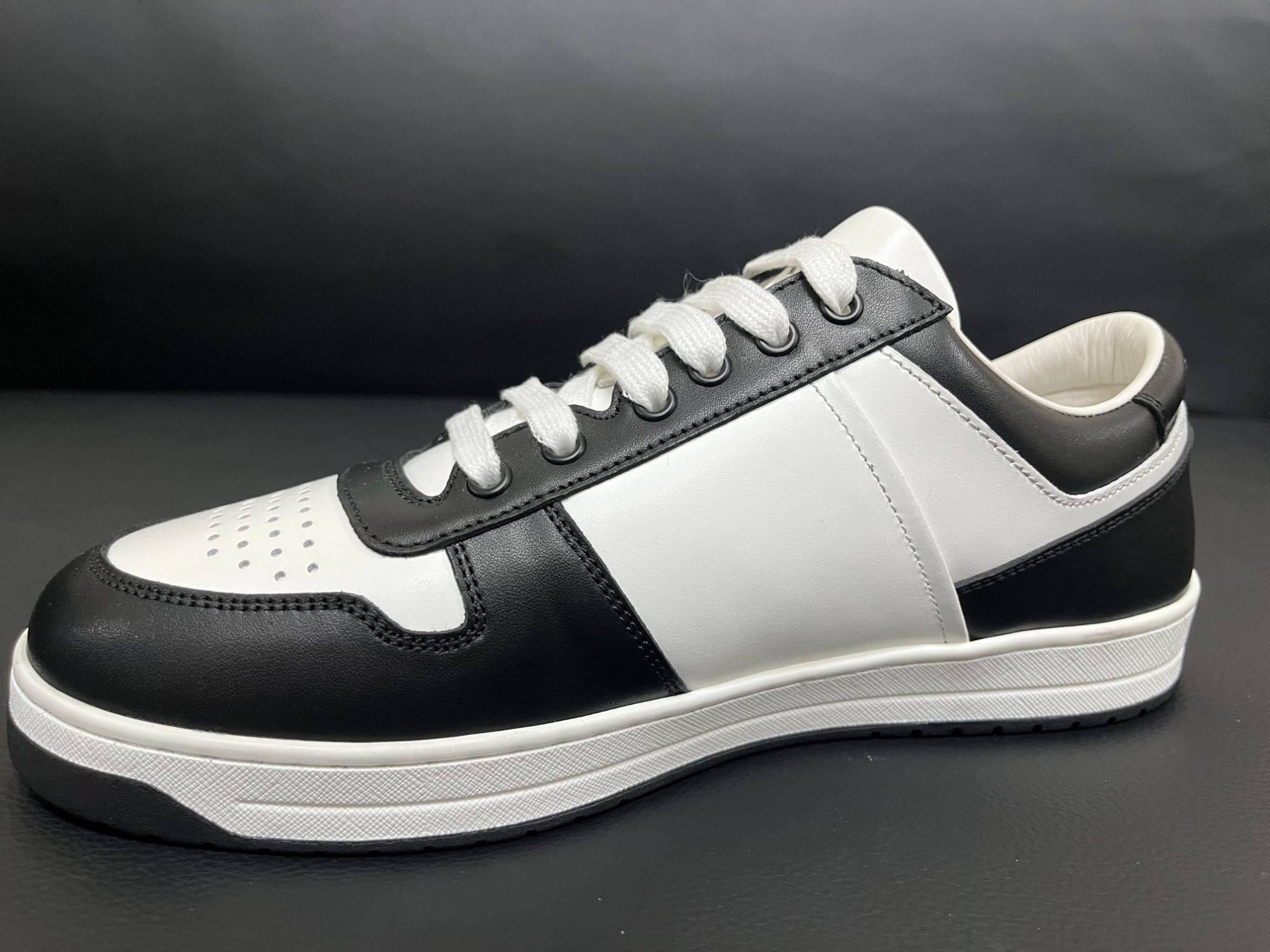 系带休闲风极简风休闲板鞋潮鞋时尚透气男士舒适