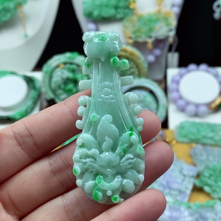 翡翠颈饰未镶嵌翡翠吊坠