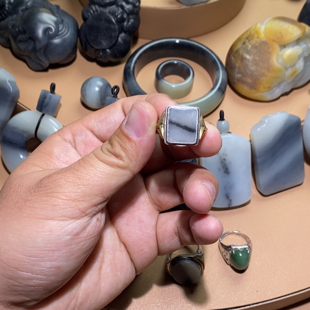 未镶嵌戒指和田玉