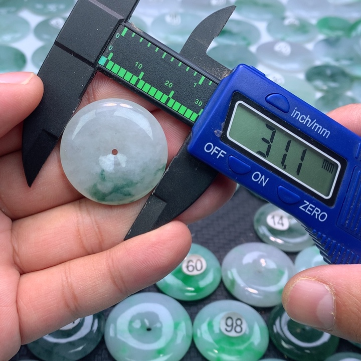 翡翠颈饰未镶嵌缅甸天然A货翡翠