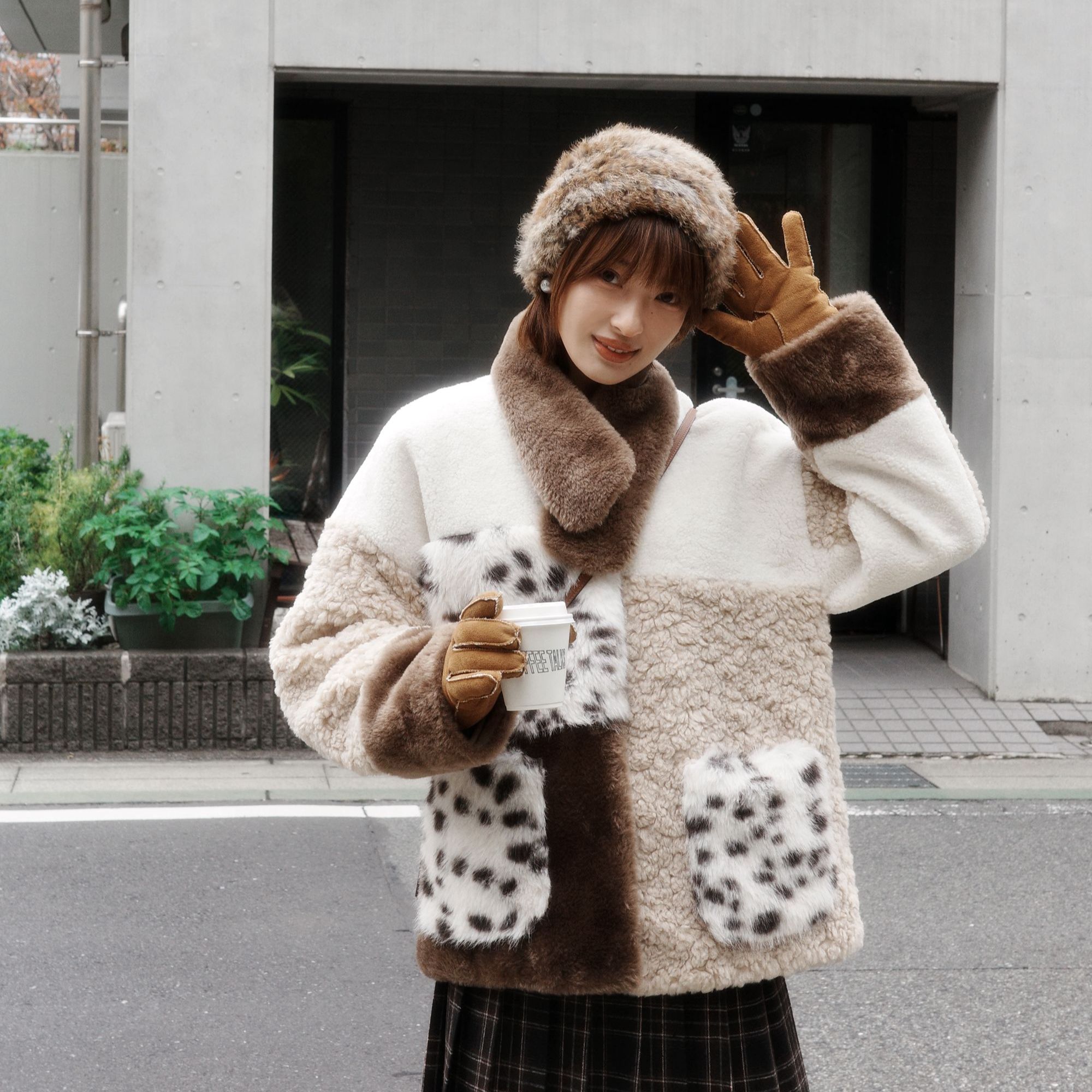 「白描工作间」"蒙特堡"不对称拼接小个子仿羊羔毛绒绒宽松短外套