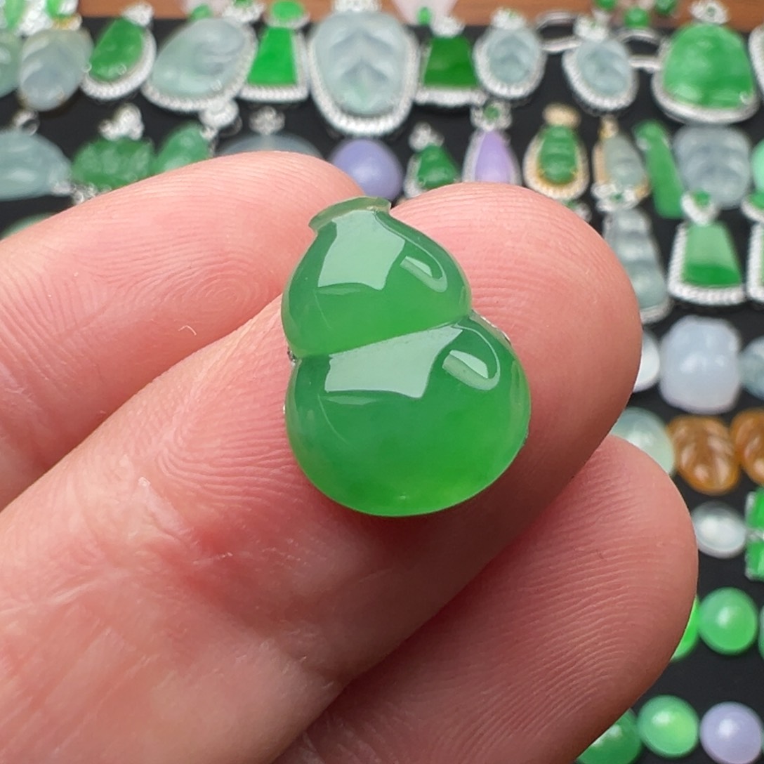 翡翠颈饰未镶嵌葫芦13.7