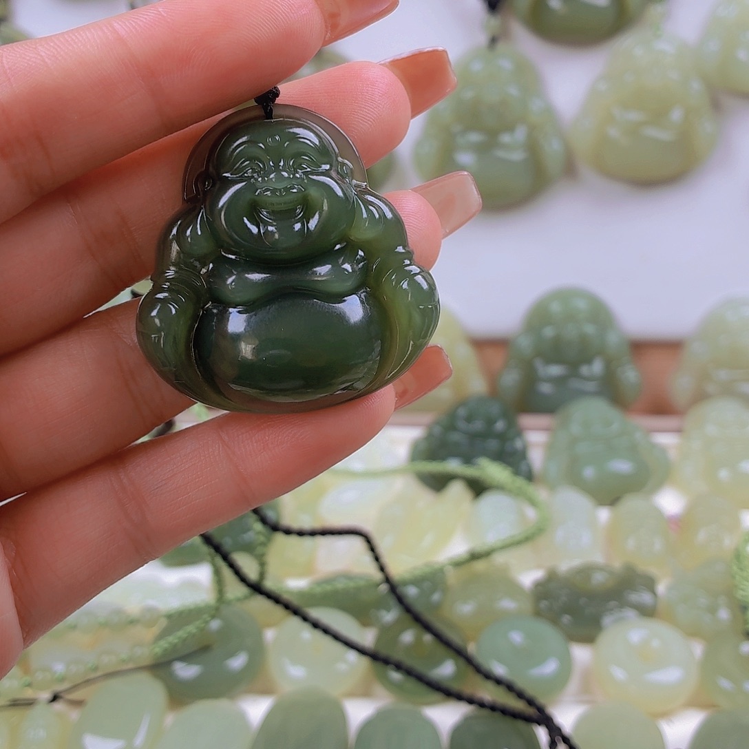 想****和田玉未镶嵌颈饰