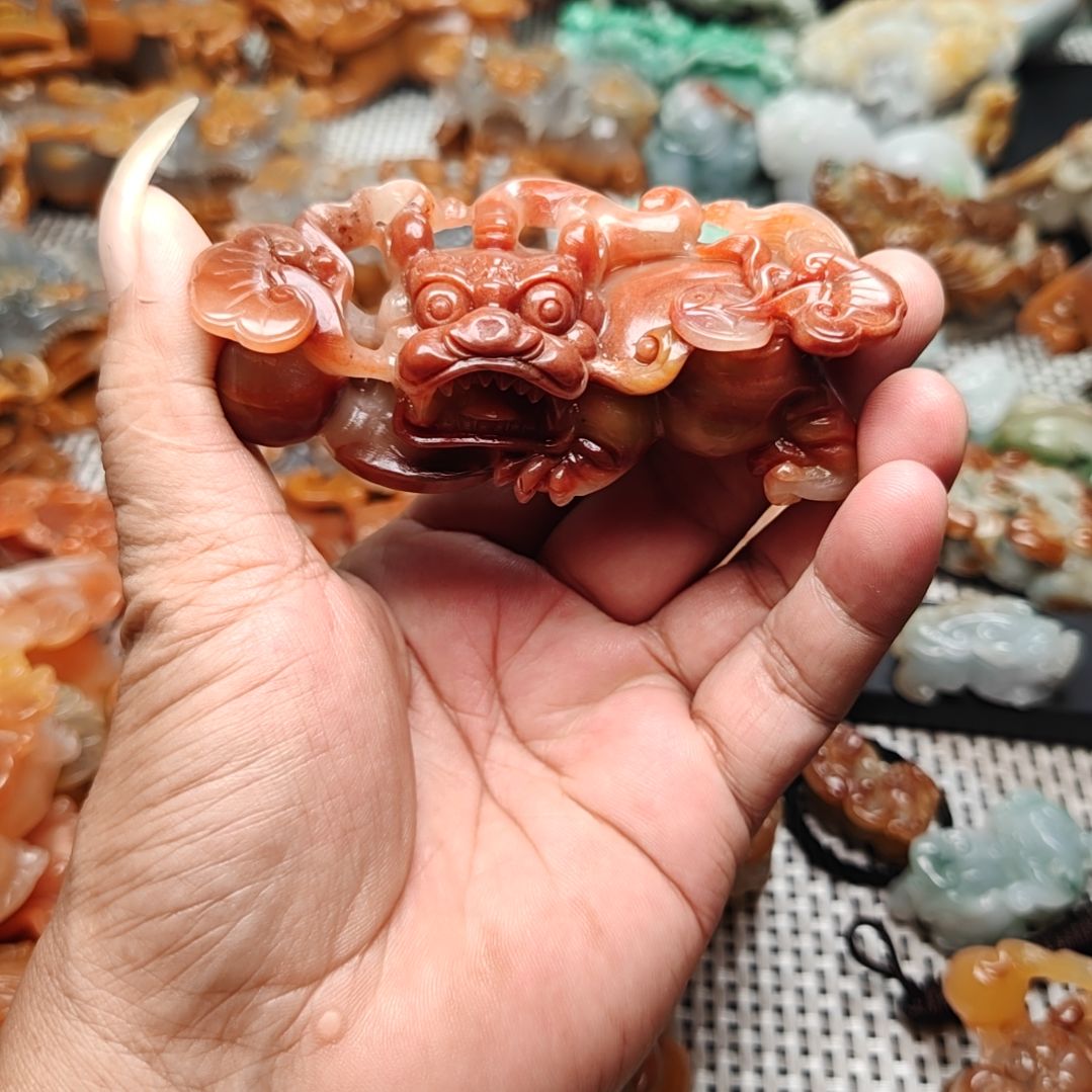 未镶嵌石英质玉（黄龙玉）颈饰