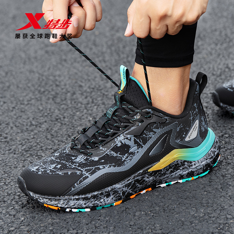 特步男鞋冬季跑步鞋皮面防水加绒加厚保暖减震运动鞋男动力巢跑鞋