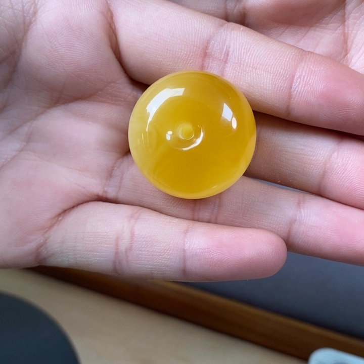 琥珀裸石未镶嵌平安扣