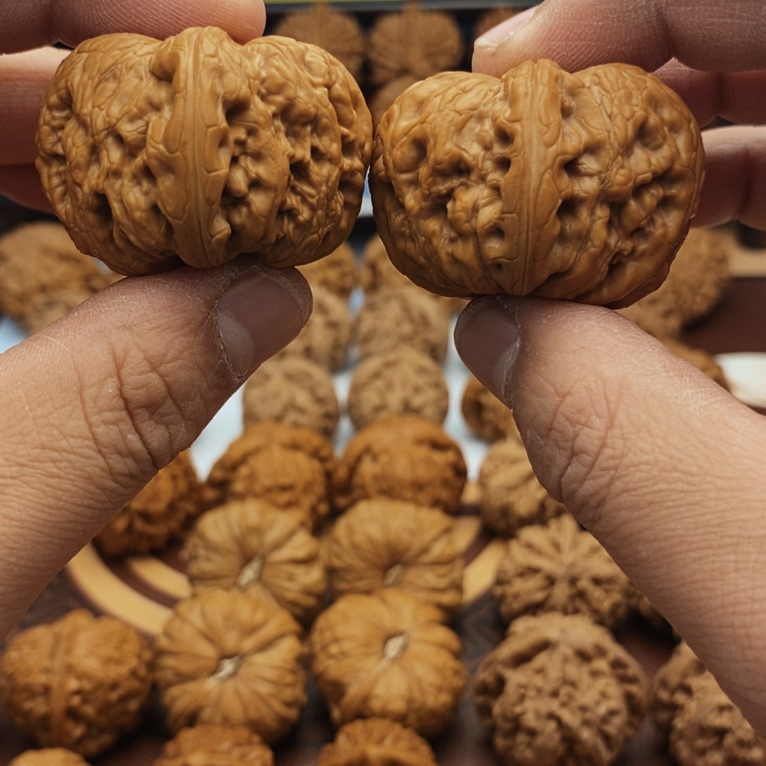 文玩核桃把件42尺 元宝 2