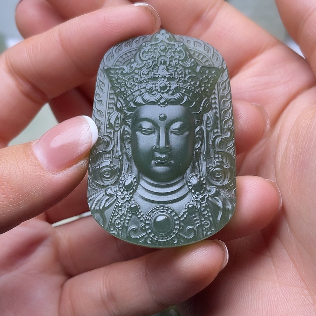 秦***生和田玉未镶嵌颈饰