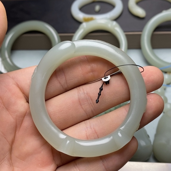 和田玉未镶嵌手镯且末高青白脱青猫猫50.4