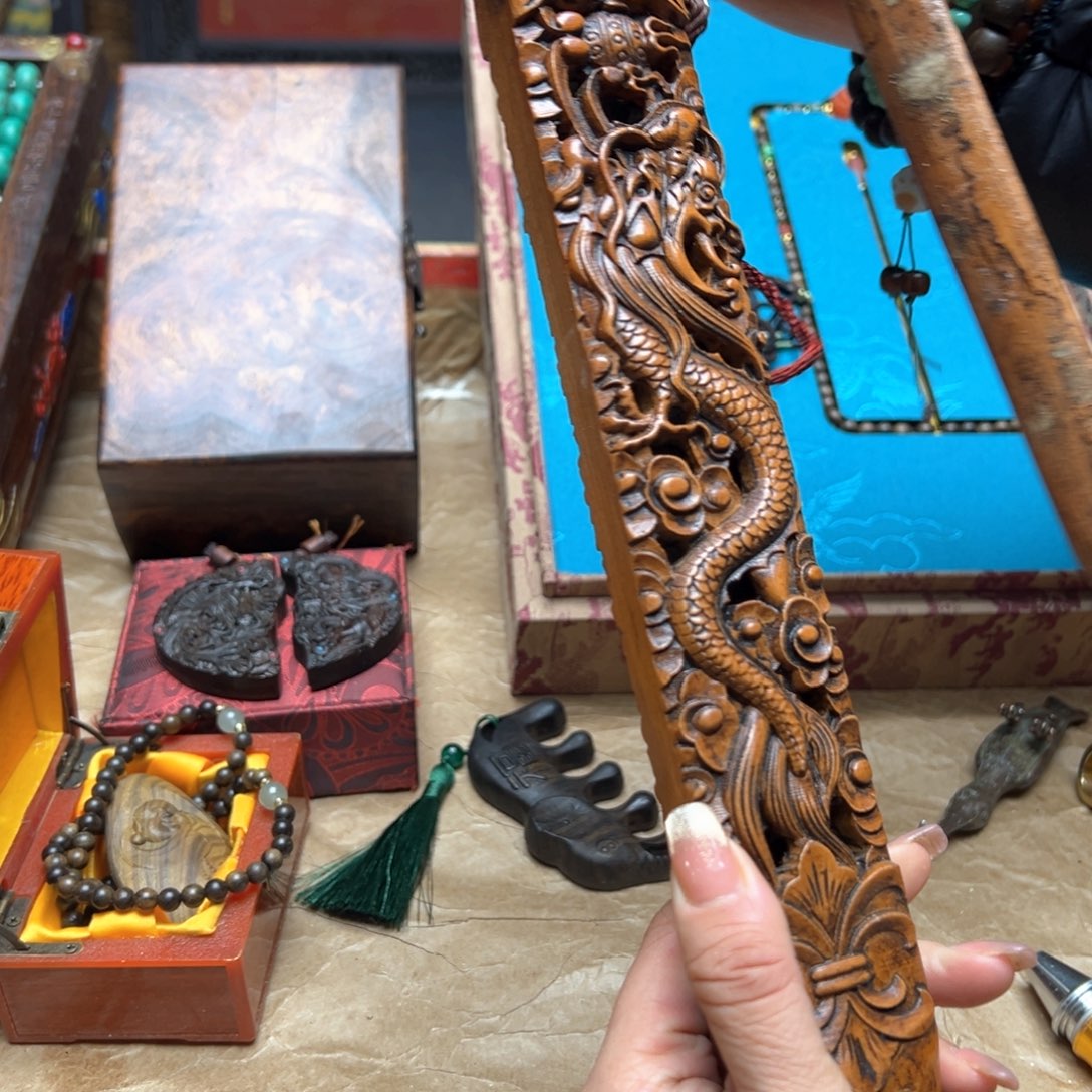 大叶紫檀（黑酸枝木类）