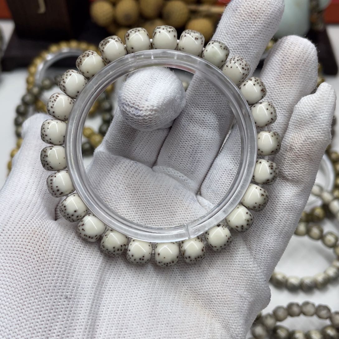 星月菩提手串合****）9mm绿背河豚