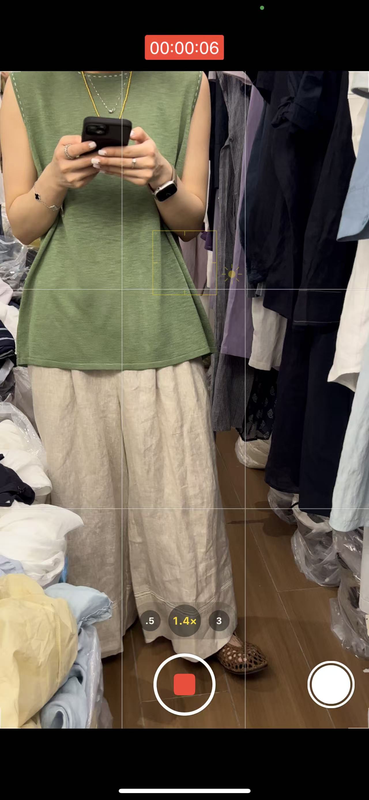 HZMM  绿色后三纽扣质感短袖