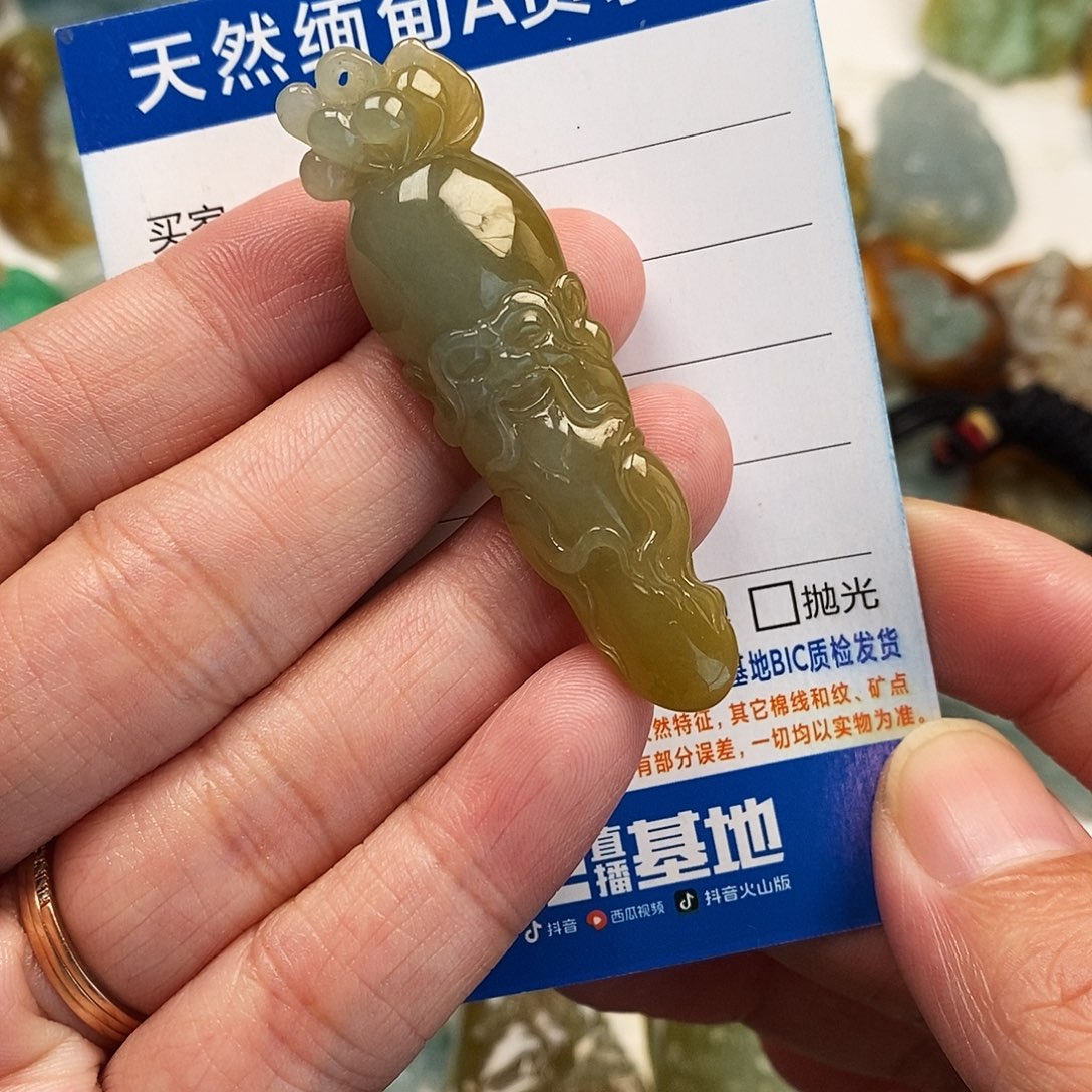 翡翠未镶嵌颈饰长寿如意