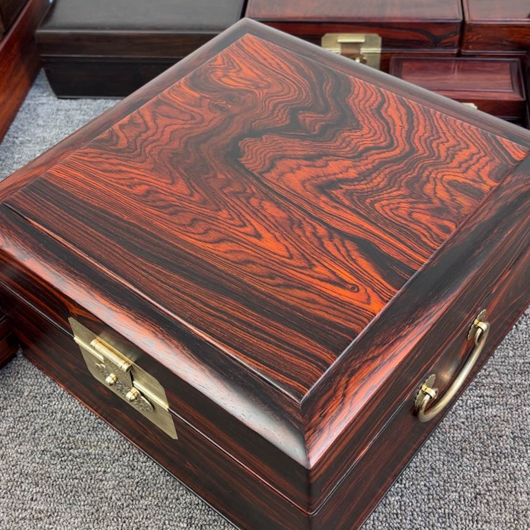 微凹黄檀（南美大红酸枝）30 30 16.5 全独板双层