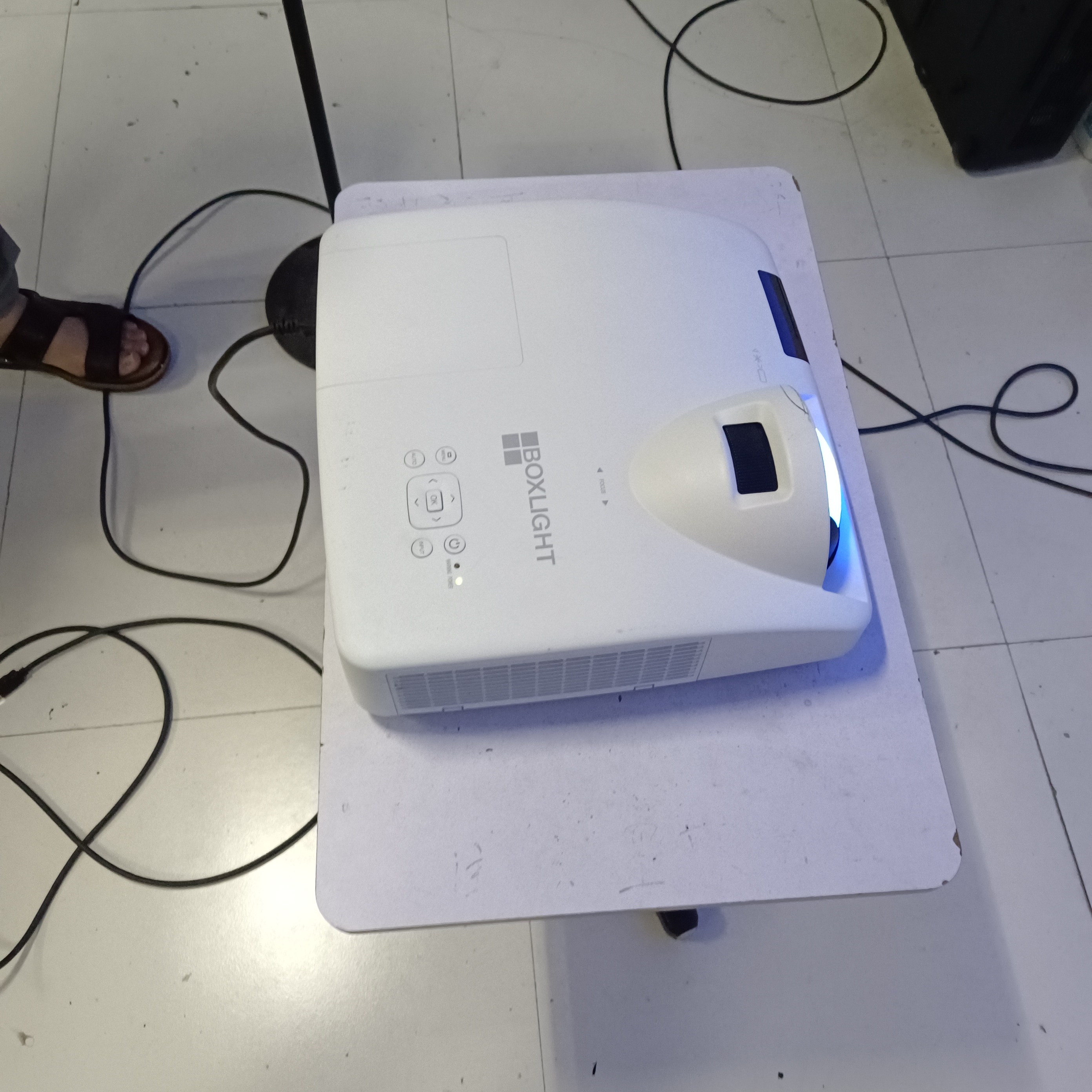 8新  二手宝视来投影仪运费自理