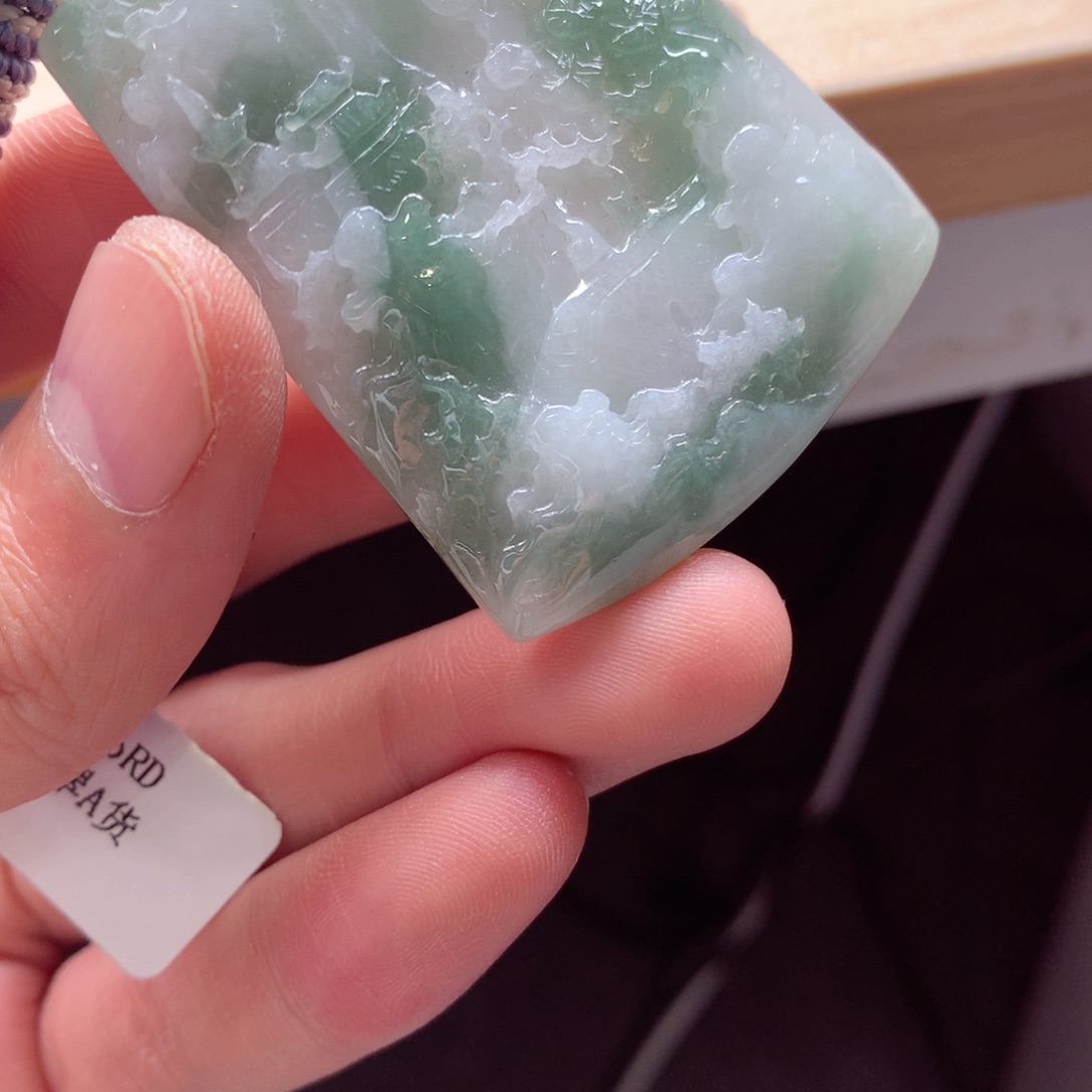 翡翠颈饰未镶嵌吊坠