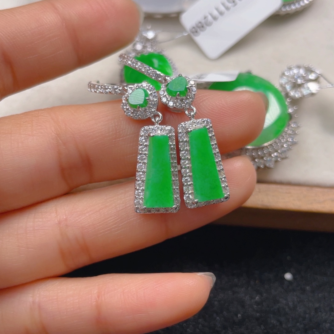 翡翠颈饰银S925镶嵌翡翠