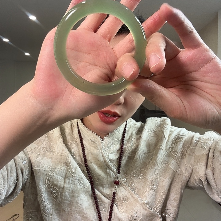 柒***蛇纹石玉未镶嵌颈饰