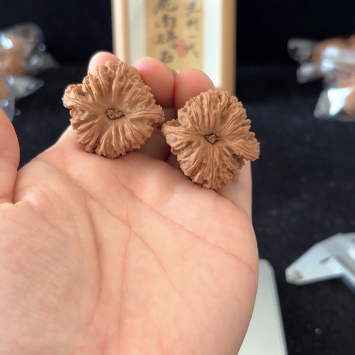 文玩核桃吊坠J*E南将