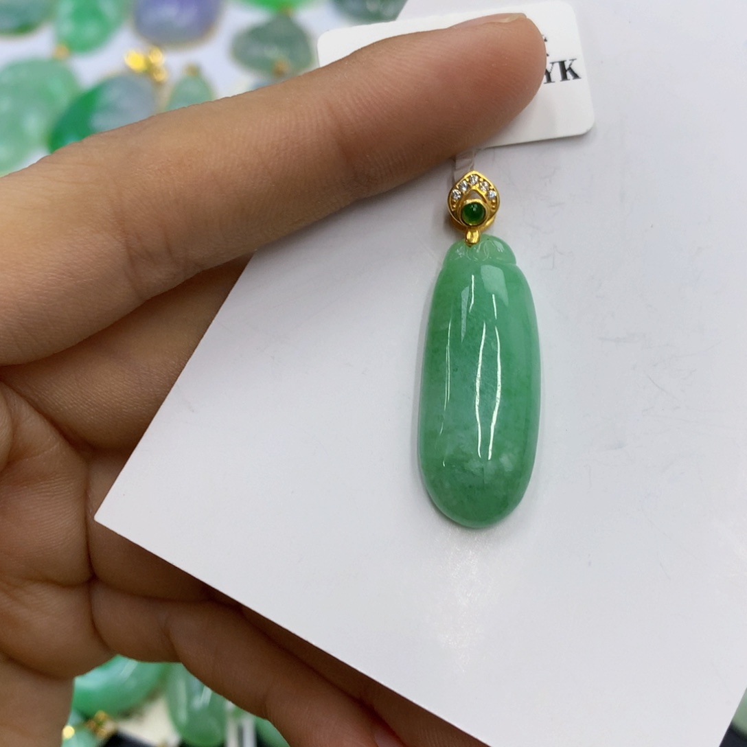 翡翠未镶嵌颈饰翡翠