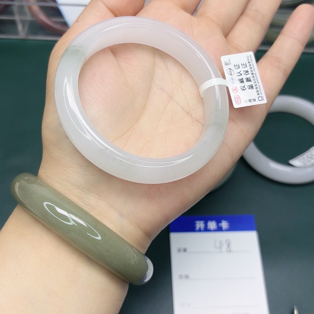 石英质玉未镶嵌手镯48/5556