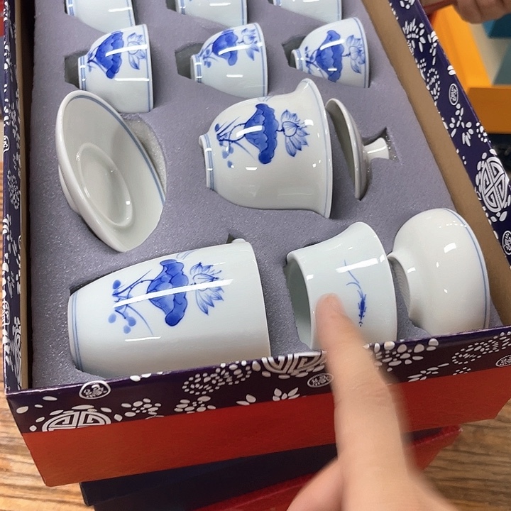 孤品茶具套装等。      