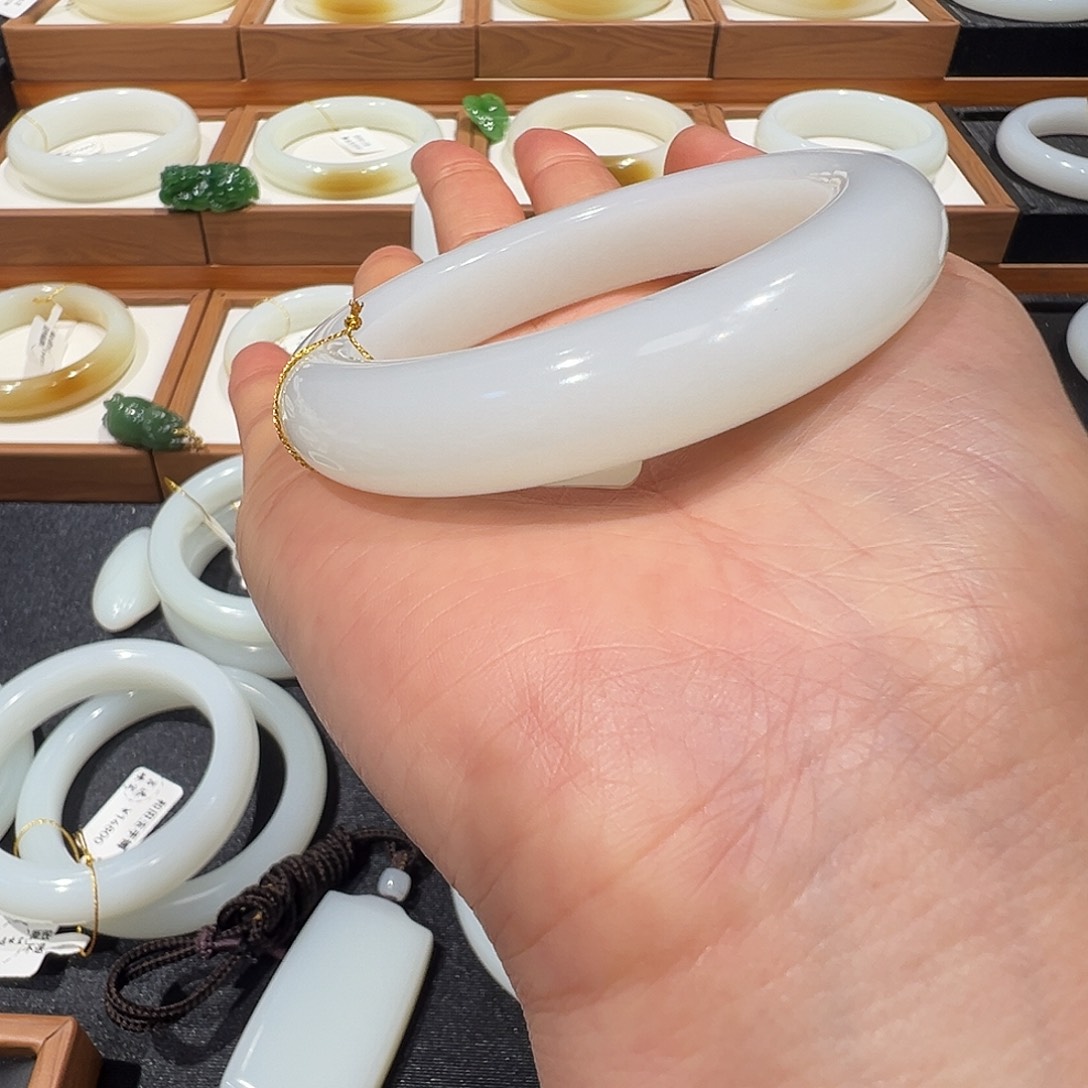 和田玉未镶嵌手镯