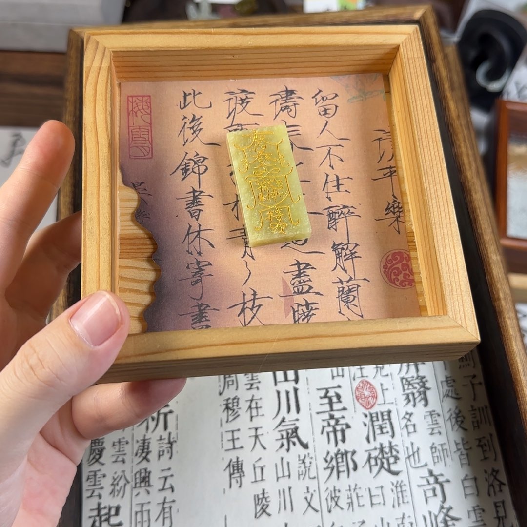 三***机蛇纹石玉合金颈饰