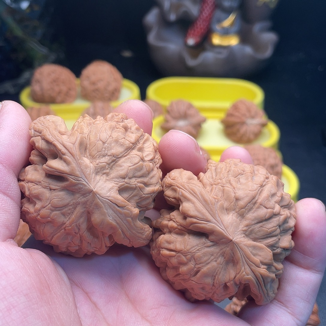 文玩核桃吊坠龙鼎46