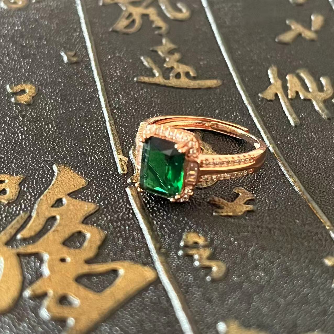 铜合金锆石戒指 【森林】艳绿轻奢时尚方形戒指【贝玺】（多样性）