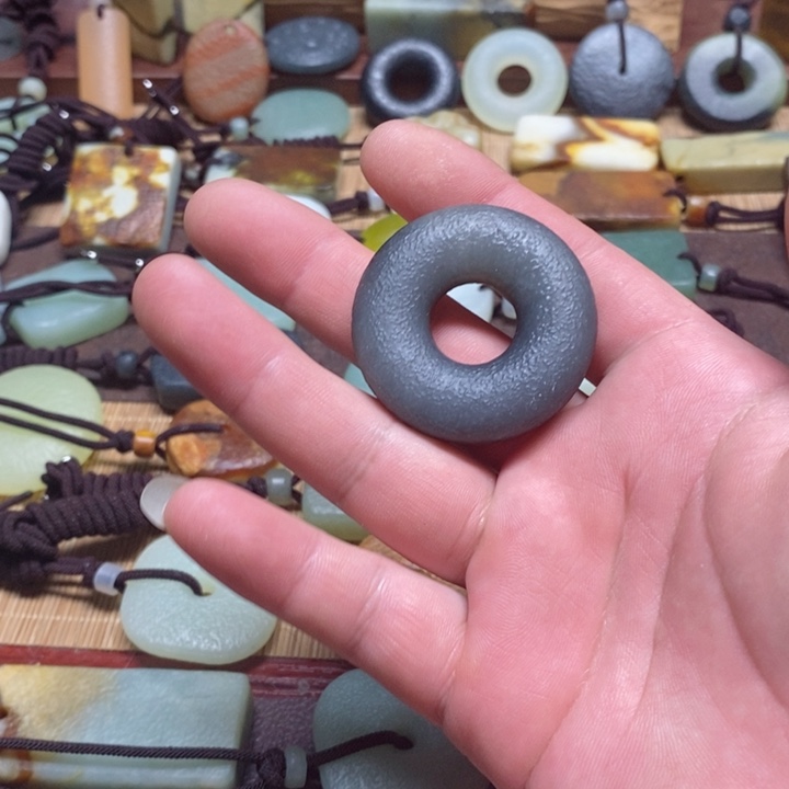 蛇纹石玉挂件未镶嵌