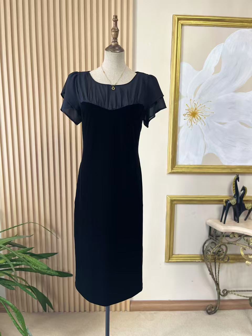 显瘦轻奢定制丝绒拼接云雾纱气质蕾丝长款修身短袖连衣裙黑色裙子