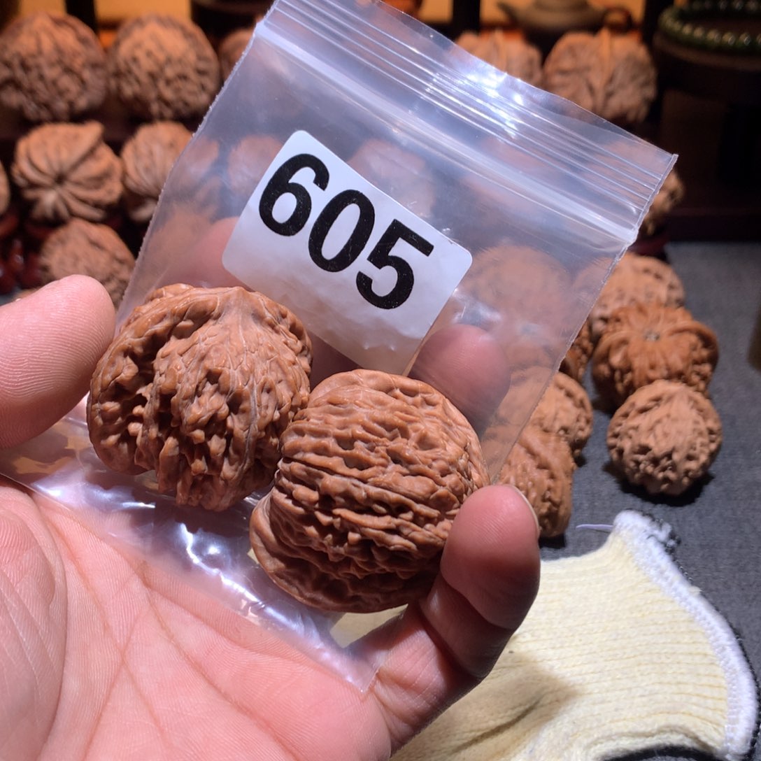 槿***秧桃核把件四座楼605号