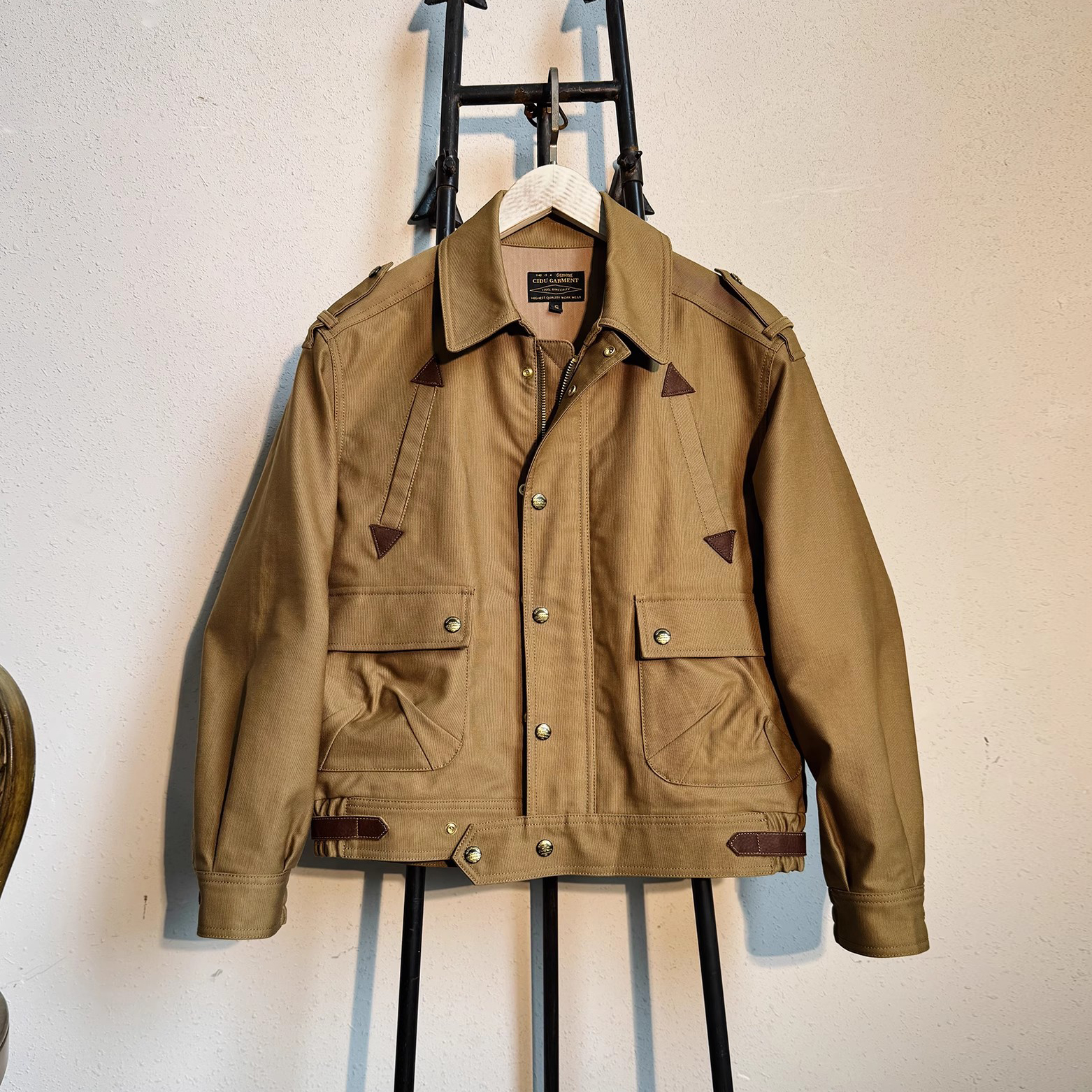 378克高密度抗撕裂丛林布短款廓形卡其色多口袋英式飞行夹克