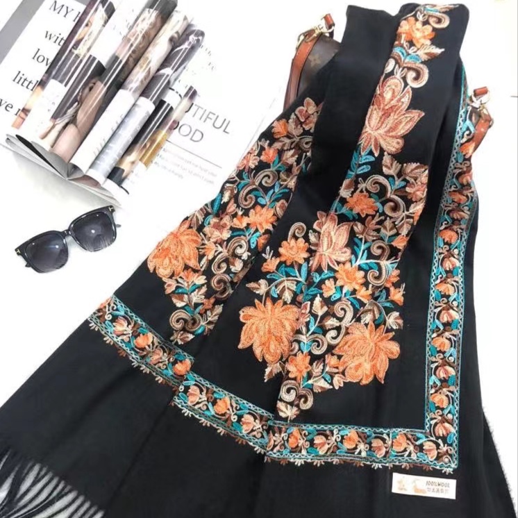 内蒙古厂家直邮民族风花瓶款绵羊毛刺绣70️2 米加厚保暖围巾披肩