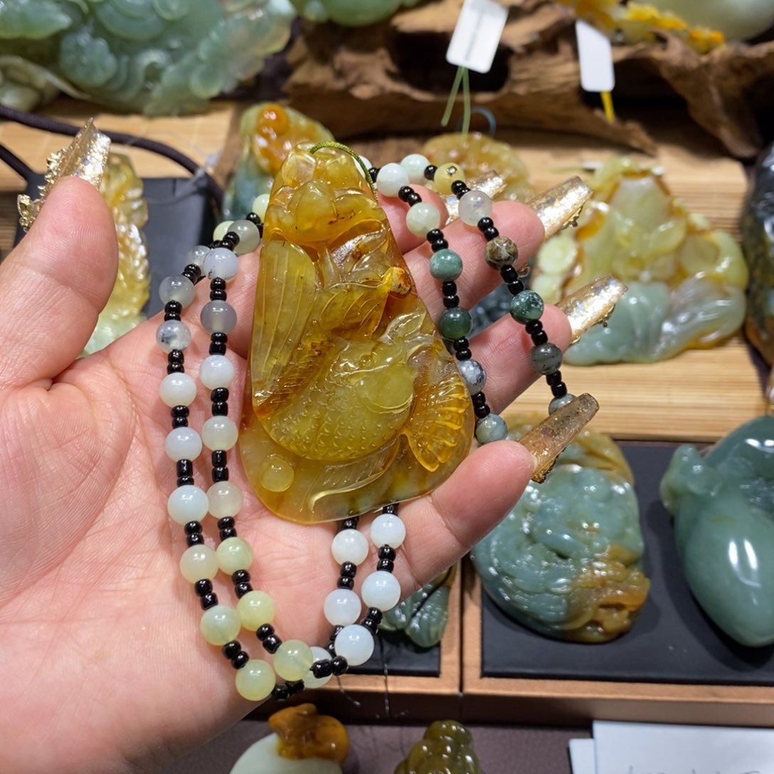 蛇纹石玉颈饰未镶嵌