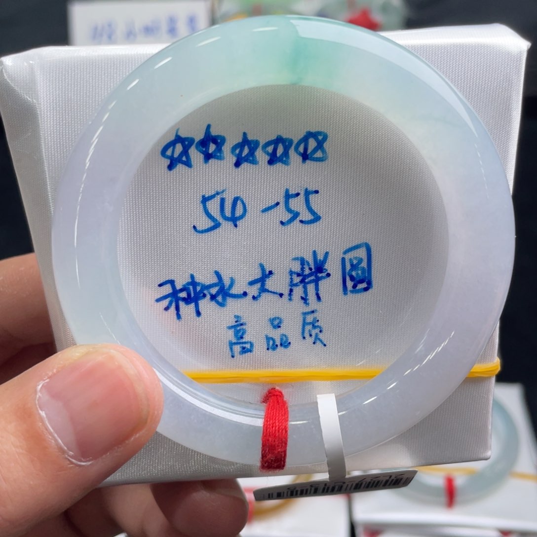 翡翠手镯未镶嵌翡翠手镯