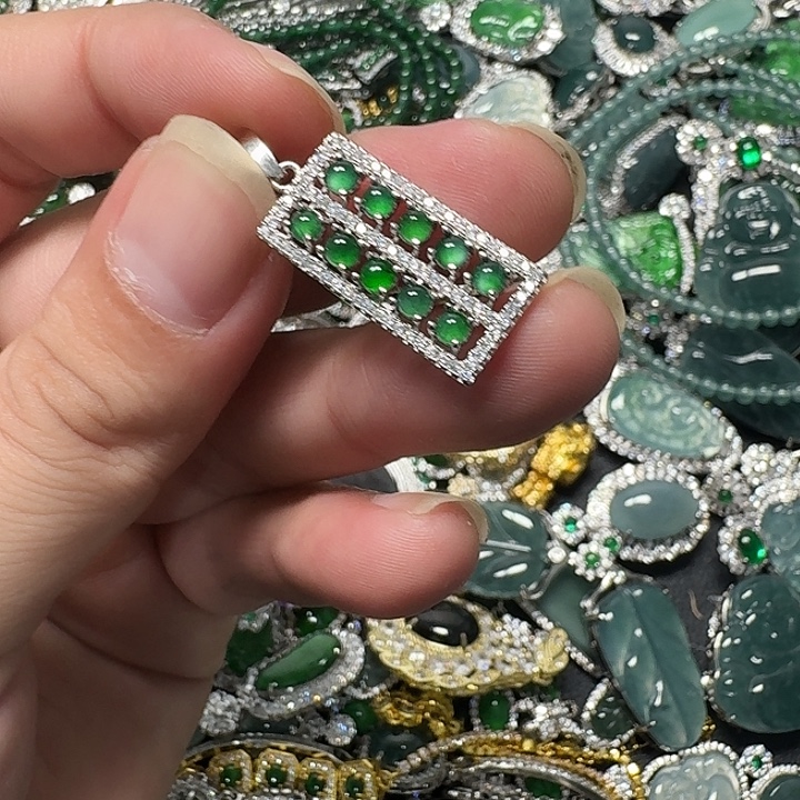 翡翠未镶嵌颈饰天然A货翡翠放漏