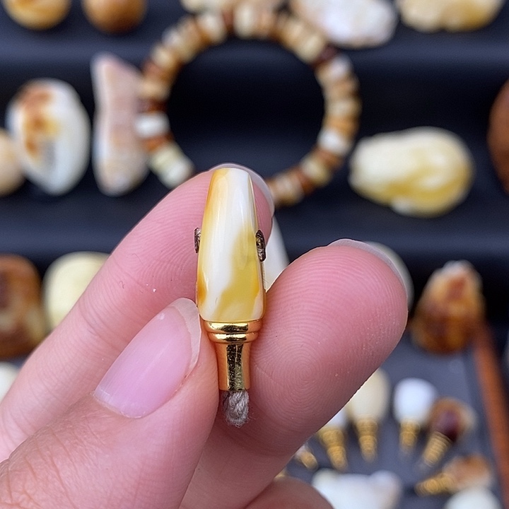 琥珀未镶嵌裸石8三通b968