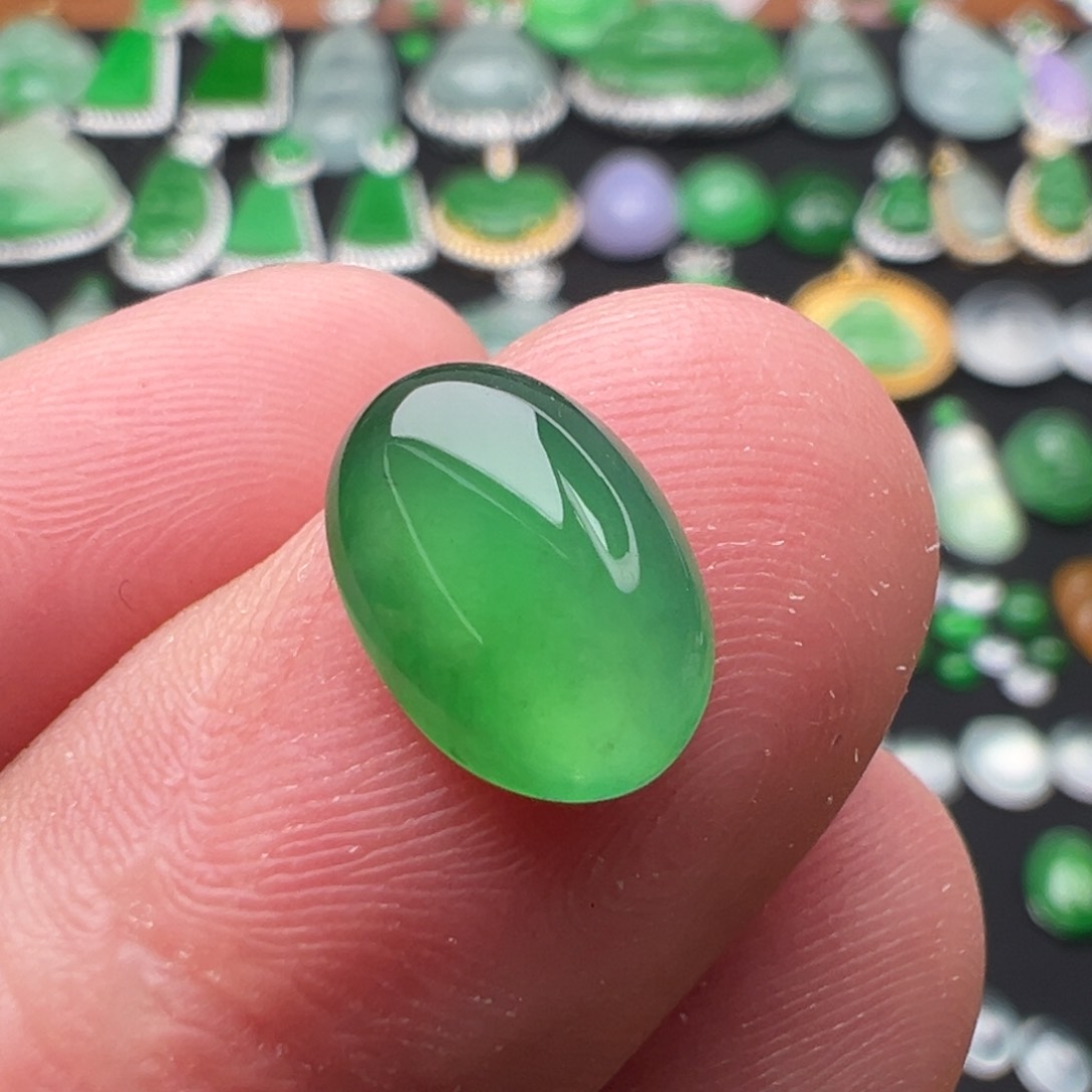 翡翠颈饰未镶嵌蛋面11.4