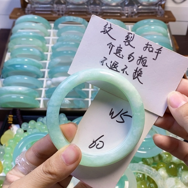 蛇纹石玉未镶嵌手镯