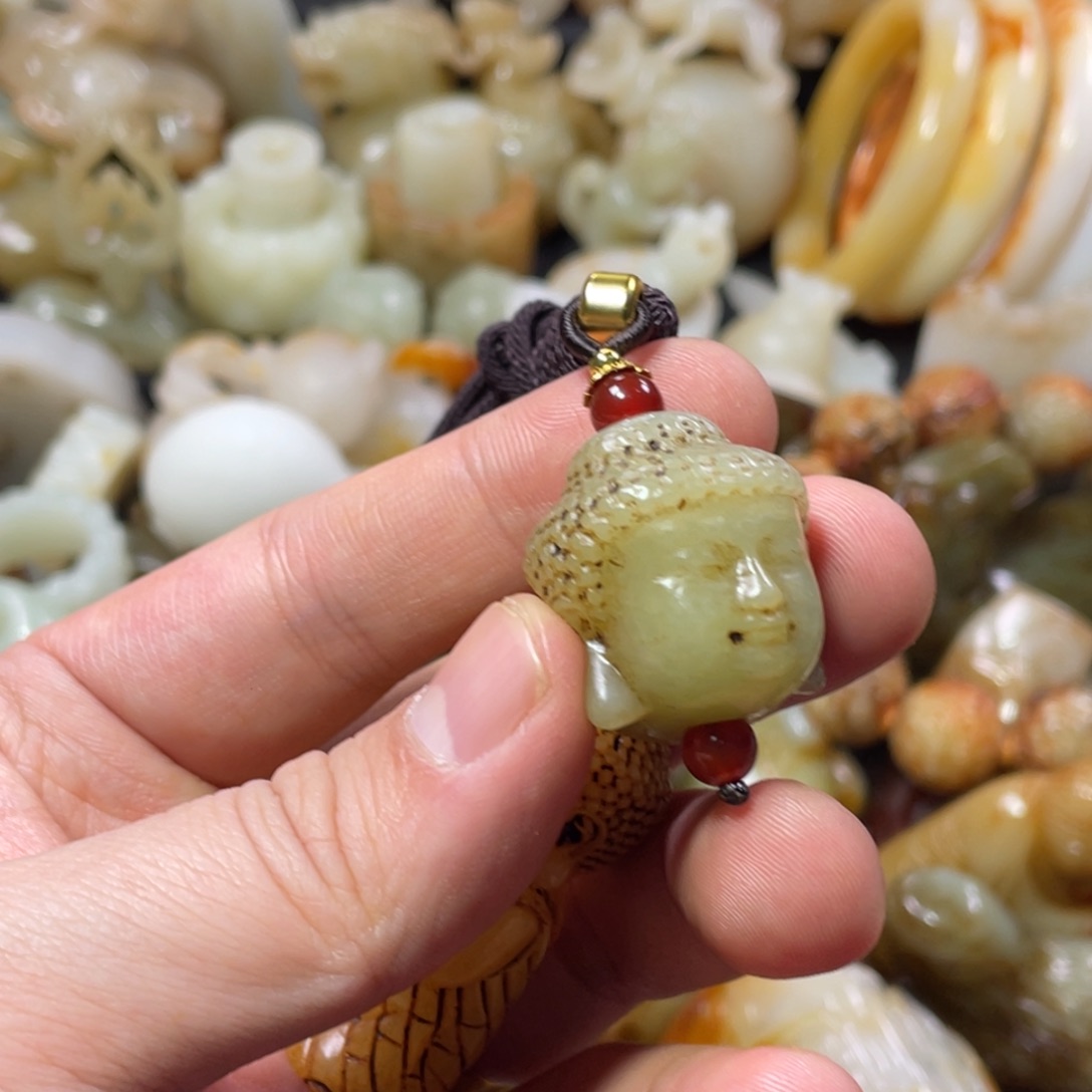 和田玉未镶嵌把件