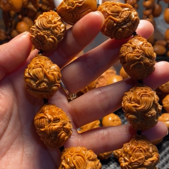 橄榄核吊坠整身关公